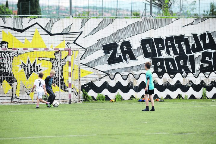 Opatijski gradonačelnik Ivo Dujmić vjeruje da će Opatija dobiti respektabilno i kvalitetno nogometno igralište koje će odgovarati potrebama nogometaša / Foto Marin ANIČIĆ