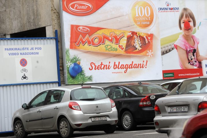 Zbog »Čokolinde« zapelo sa Srbijom, sada jumbo-plakati »krase« zagrebačke zidove / snimio D. KOVAČEVIĆ
