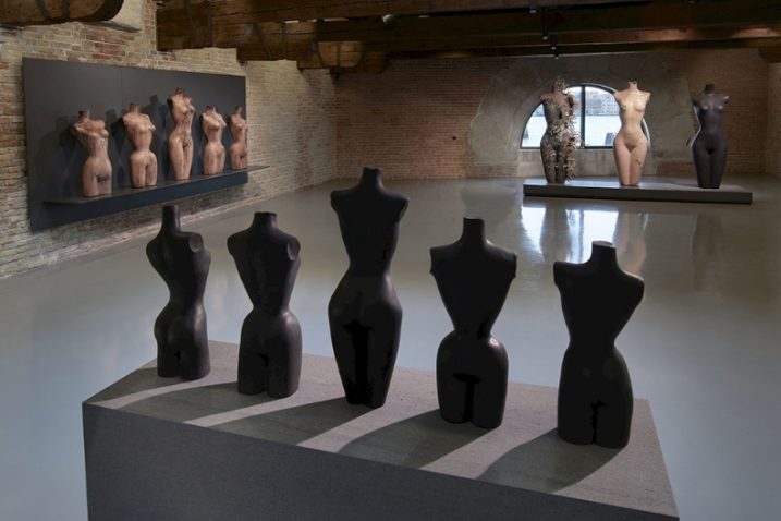 »Pet grčkih aktova«, »Pet antičkih torza«, »Grčki akt« (tri verzije) / Prudence Cuming Associates © Damien Hirst and Science Ltd.