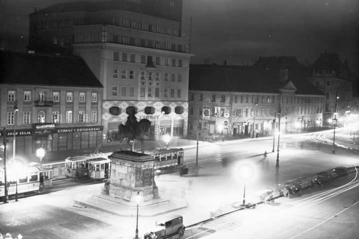 Jelačićev trg u noći, prije 1932.