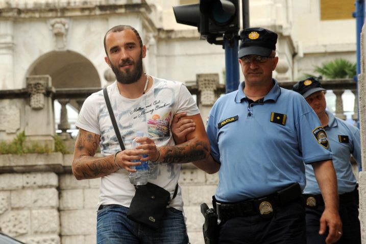 Privođenje u slučaju iznude i kamatarenja / Snimio Silvano JEŽINA