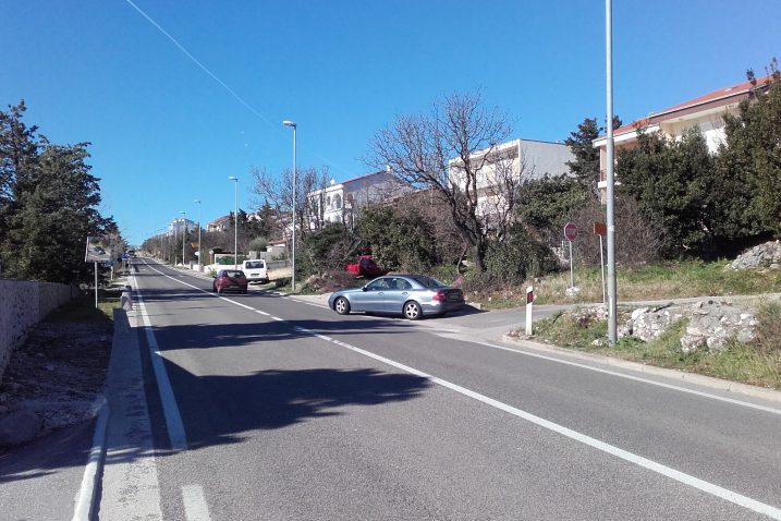 Problematično križanje Jadranske magistrale i izlaza s Kalvarije / Snimio Anto RAVLIĆ