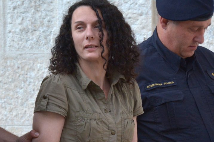 Privođenje 32-godišnje Chiare Pašić iz Pule