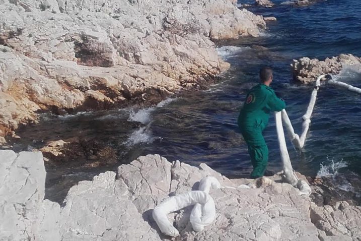 Jedan od najvećih ekoloških incidenata Riječke rafinerije na Urinju / Snimio Marinko Glavan