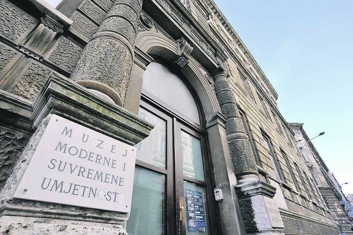 Hoće li na mjestu ove ploče uskoro osvanuti logo neke tvrtke? / Foto Sergej DRECHSLER