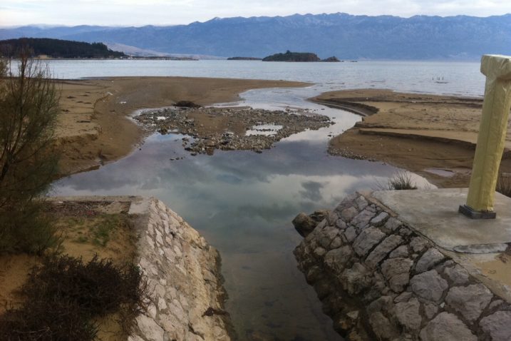 Poplavljena plaža – česti prizor zbog kojeg se i krenulo u radove / Snimio Ivor BALEN