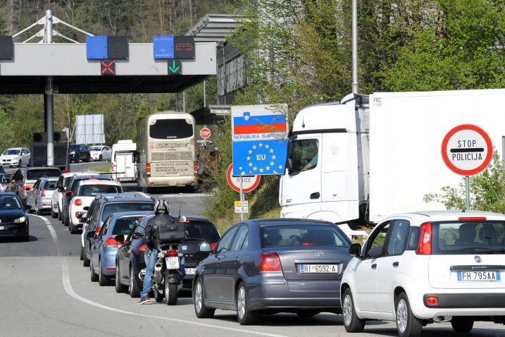 S obzirom na povremene, sustavne granične kontrole i pojačan promet moguća su i duža čekanja na pojedinim graničnim prijelazima sa Slovenijom, BiH i Mađarskom / Snimio Sergej DRECHSLER / NL arhiva