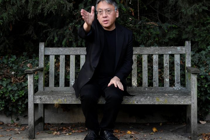 Kazuo Ishiguro nakon proglašenja laureatom Nobelove nagrade za književnost / Foto REUTERS