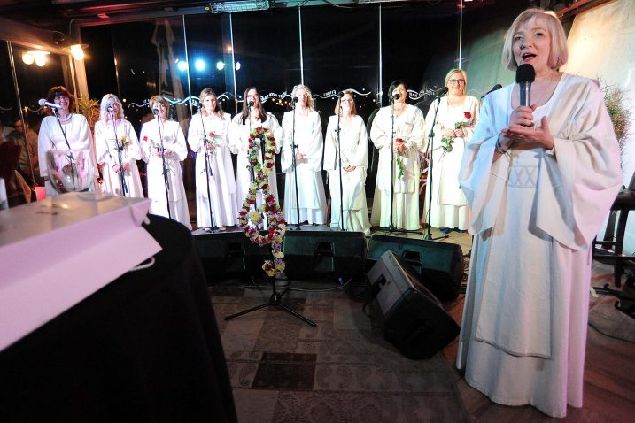 Na kraju formalnog dijela večeri kratki govor je održala i Jagoda Lesica koja je svima zahvalila što su došli s njima proslaviti ove za njih vesele trenutke, novi album i Porin / Snimio Sergej DRECHSLER