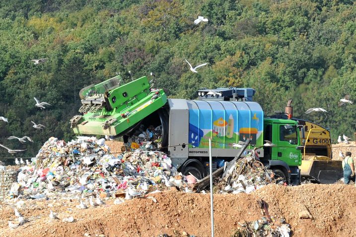 Čak i kad bude uredbe, i nakon što komunalci vjerojatno poskupe uslugu, dio otpada neće imati kamo jer sustav nije kompletan / Foto: S. DRECHSLER
