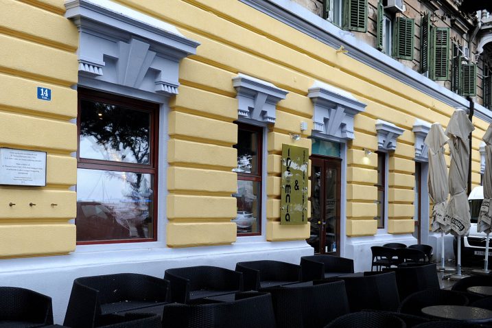 Mrtvi gradski kapital na Rivi obnovljen / Snimio Ivica TOMIĆ