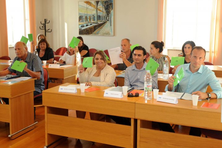 Glasovanje na sjednici Gradskog vijeća Kraljevice   / snimio M. GRACIN
