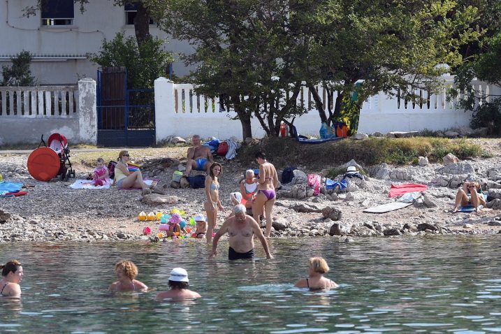 Uživanje u kraljevičkom moru / Foto Ivica TOMIĆ