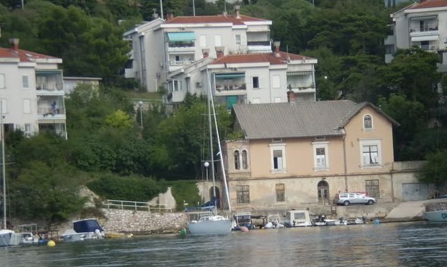Zračna linija između lokacije pročistača i prvih kuća u Kraljevici je oko 800 metara
