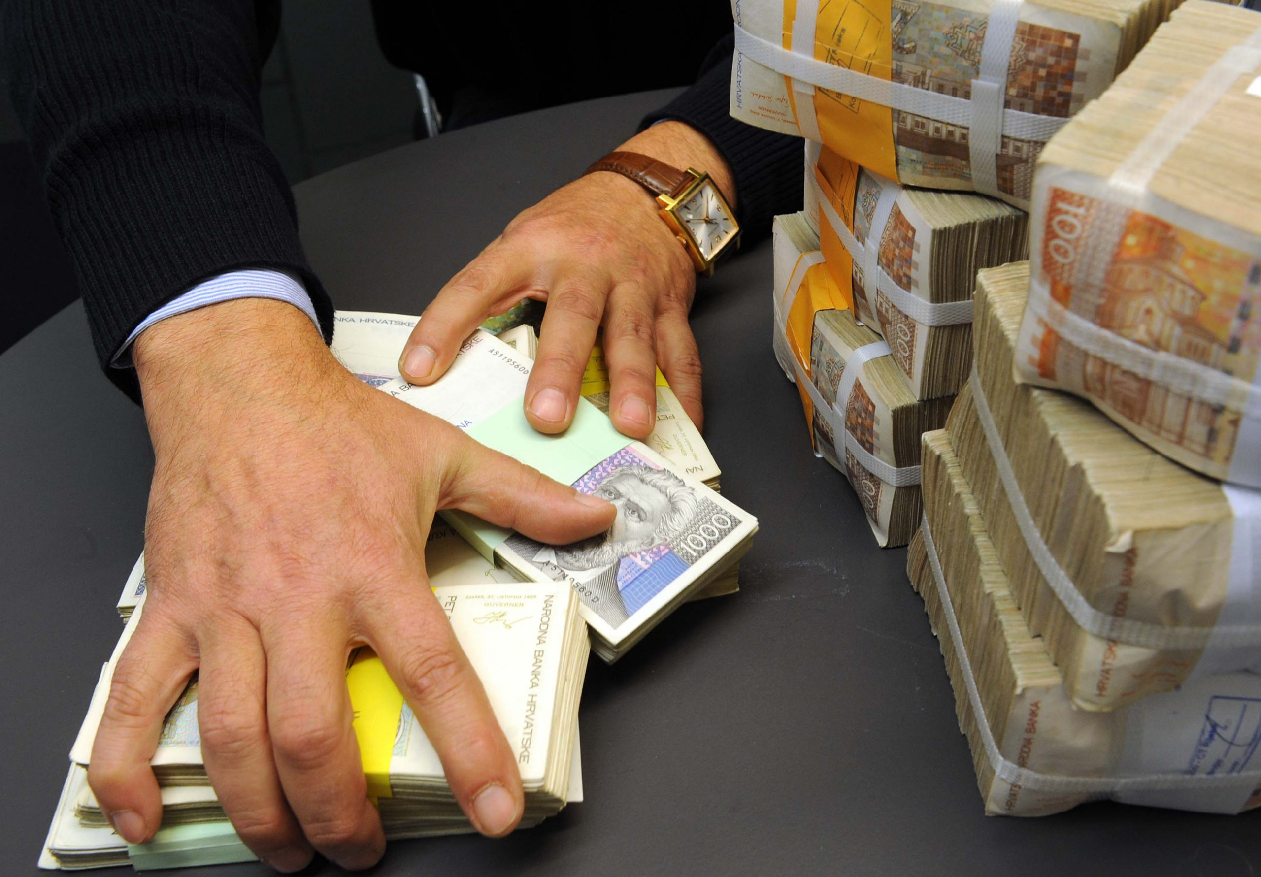 Krediti stanovništvu u Hrvatskoj u mjesec dana narasli za čak milijardu kuna Novi list