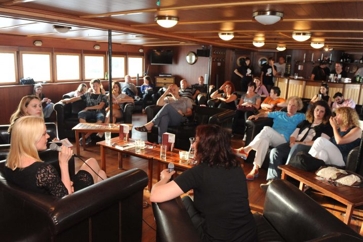 Jedno od riječkih mjesta za predstavljanje knjiga na »Vrisku« - Botel Marina / Foto M. GRACIN