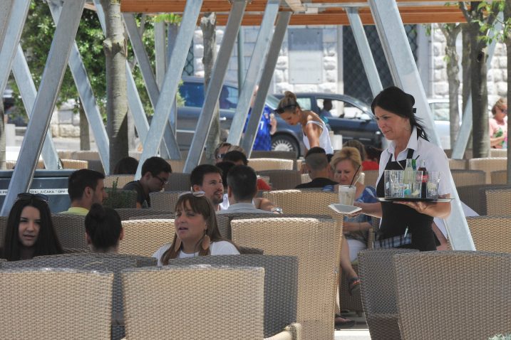 Na listi nezaposlenih je i 48 konobara, a lani su bila 74 / arhiva NL