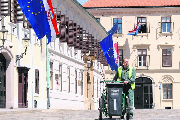 Samo lani Vlada je 19 puta donesenim uredbama utjecala i na prava svih zaposlenih u zemlji * Foto: D. KOVAČEVIĆ