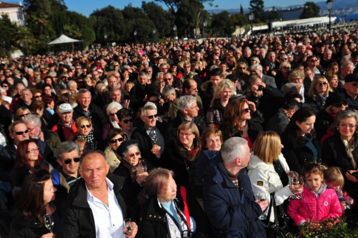 Terasa hotela Kvarner prepuna gostiju / Foto Marin ANIČIĆ