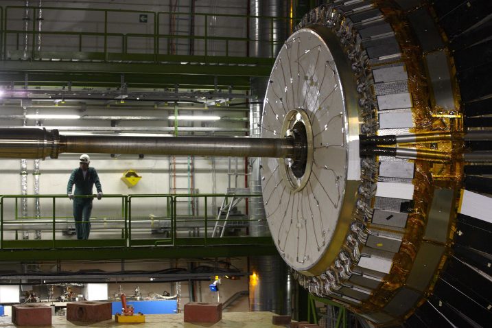 LHC, podzemni ubrzivač elementarnih čestica promjera 27 km koji se nalazi nedaleko od Ženeve, razbijat će protone na 13 tera-elektron-volti / Foto Reuters