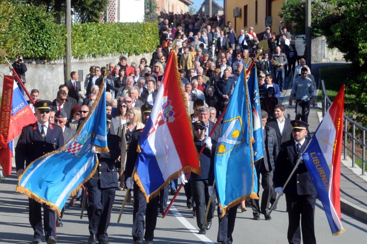 Lipa mora pamtiti - uz predstavnike antifašističkih udruga, počast je odao i župan Komadina / Snimio Marko GRACIN