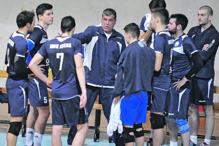 Velimir Liverić s odbojkašima željnim dokazivanja / Damir Škomrlj