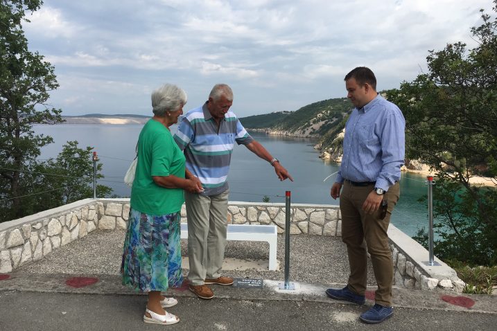 Bračnom paru Eckmann ljubavni lokot poklonio je predsjednik Uprave Jadrana Dino Manestar