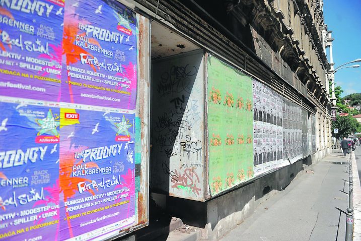 Strossmayerova 2 – prazan godinama derutan prostor bode oči / Foto Roni BRMALJ