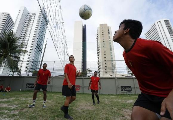 Club do Recife obučio je 30 majki / Foto Reuters