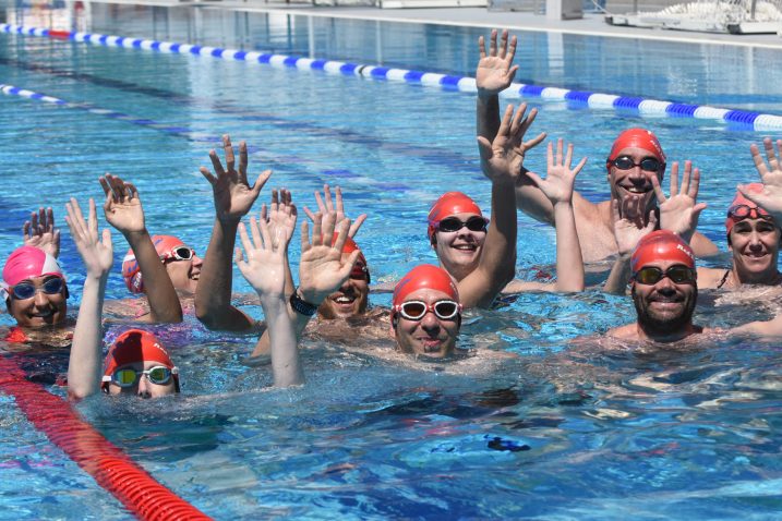 Veseli Britanci iz kluba Red Top Swim na Kantridi čeliče volju i skupljaju snagu za maratonsko plivanje / Snimio Marin ANIČIĆ