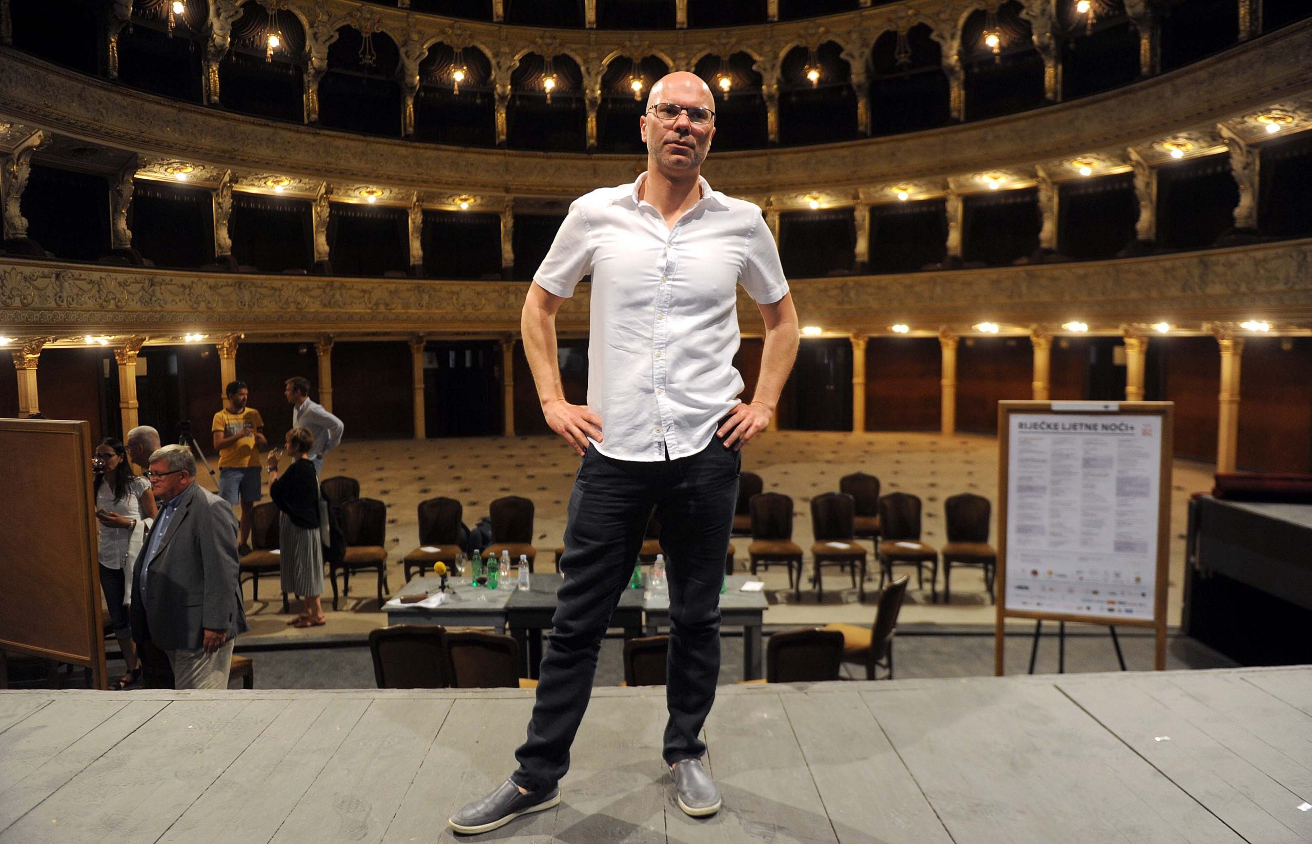 Marin Blažević Vrijeme glomaznih i statičnih kulturnih ustanova je