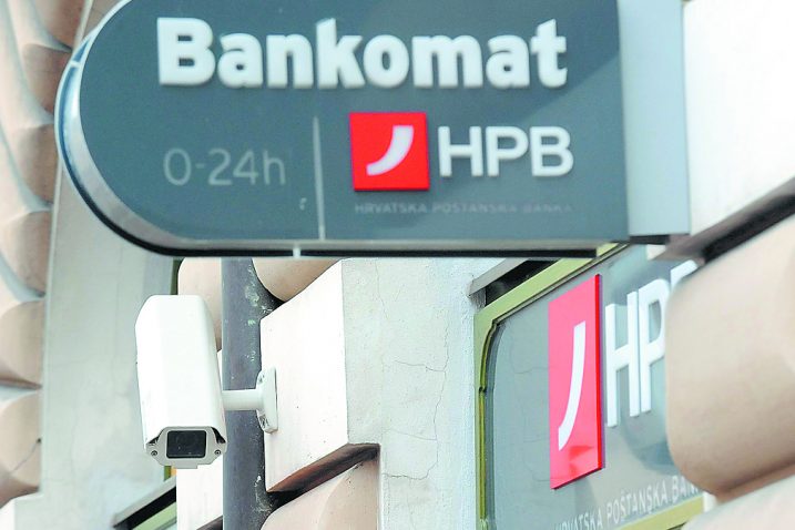 Hrvatska poštanska banka je ovog mjeseca onemogućila redovnu isplatu mirovina najsiromašnijim umirovljenicima / Snimio Sergej DRECHSLER / NL arhiva