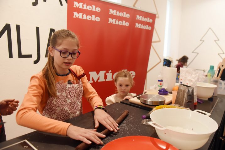 Slatka »Zvjezdica« Mia Negovetić pekla kolače za nezbrinutu djecu
