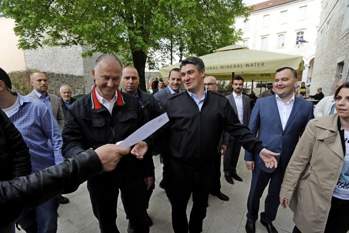 Predsjednik VAD-a Stipe Jukić, premiejr Zoran Milanović i gradonačelnik Sinja Ivica Glavan / Foto: Nikola Vilic / CROPIX