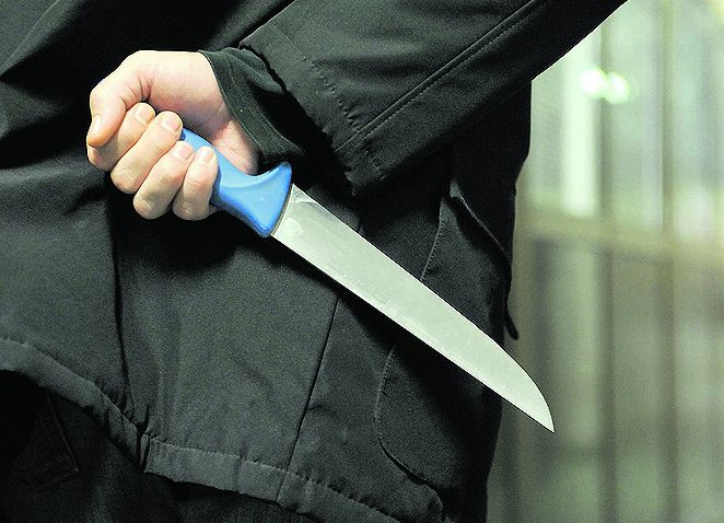 Mladića s nožem zaustavili su ostali ukućani, ali je uspio sestru teško ozlijediti / snimio S. DRECHSLER