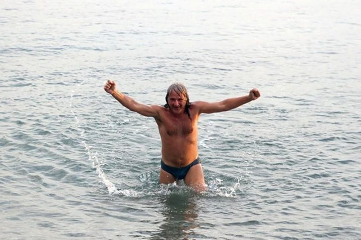 Nino Paradiso, riječki glazbenik i ljubitelj cijelogodišnjeg kupanja, snimljen u siječnju 2017.