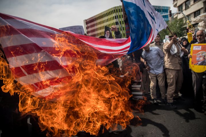 Iranci pale američku zastavu u Teheranu / Reuters