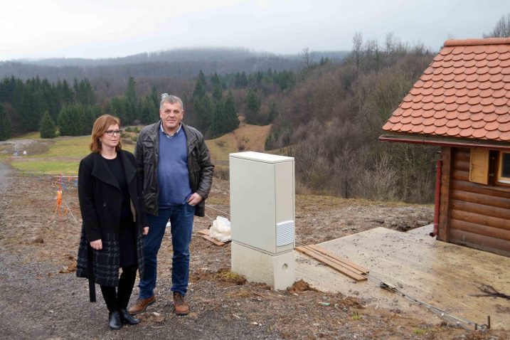 Odradili veliki posao, a nastavak slijedi – gradonačelnik Dražen Mufić i direktorica Komunalca Vrbovsko Nikolina Osojnički / snimio M. KRMPOTIĆ