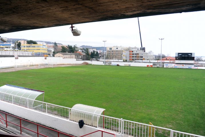 U NOVOM RUHU – Travnjak krimejskoga stadiona / Snimio Vedran KARUZA