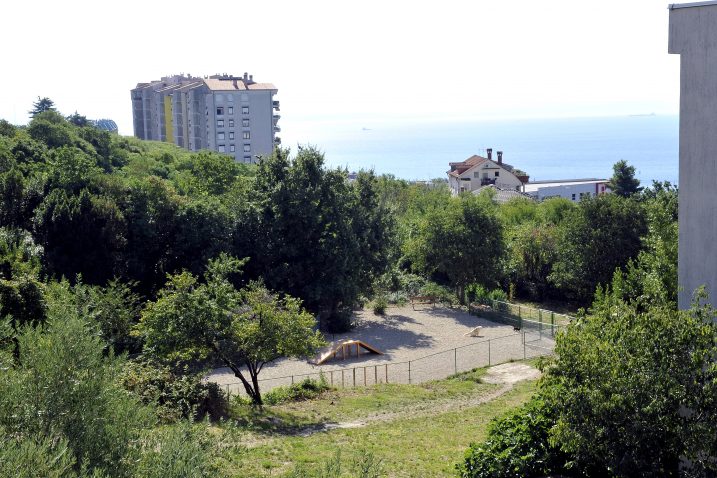 Novi park za istrčavanje pasa u Hegedušićevoj ulici / Snimio Silvano JEŽINA