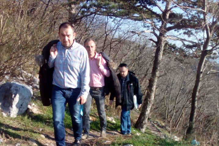 Kristijan Zrinušić, Budimir Zlatko i Valter Stemberga stižu na mjesto tragedije / Snimila Slavica KLEVA