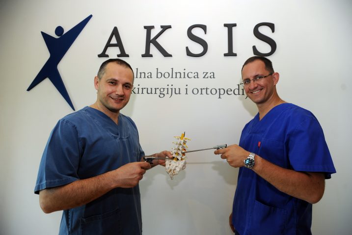 Najveća nagrada su im zadovoljni pacijenti - dr. Robert Saftić i dr. Karlo Houra / Foto Davor KOVAČEVIĆ