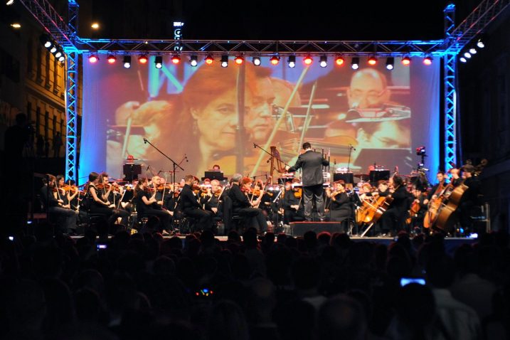 Sinoćnji simfonijski koncert - finale otvaranja Riječkih ljetnih noći / Snimio Vedran KARUZA