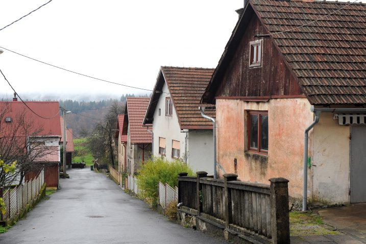 Ako se prijavi za sve četiri mjere, vlasnik kuće u Gorskom kotaru može dobiti maksimalno 126.000 kuna / Snimio Marko GRACIN / NL arhiva