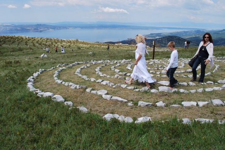 Kad god se prođe pored Nebeskih labirinata, netko je uvijek tamo / NL arhiva