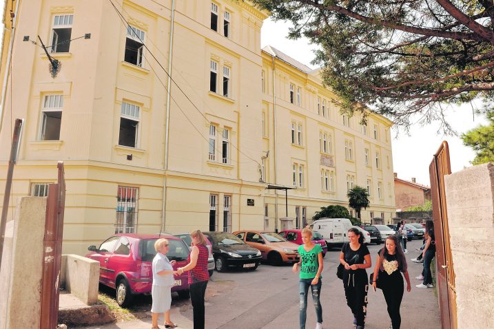 Medicinska škola u Rijeci – roditelji i učenici očito prepoznaju zapošljivost zdravstvenih zanimanja  / snimio S. JEŽINA