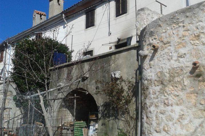 Kuća u Dragozetićima nakon kobnog požara / Foto Franjo TOIĆ