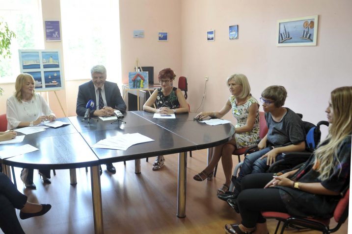 Uvažavanje individualnih potreba učenika ostvaruje se s pomoćnicima u nastavi / Foto Vedran KARUZA