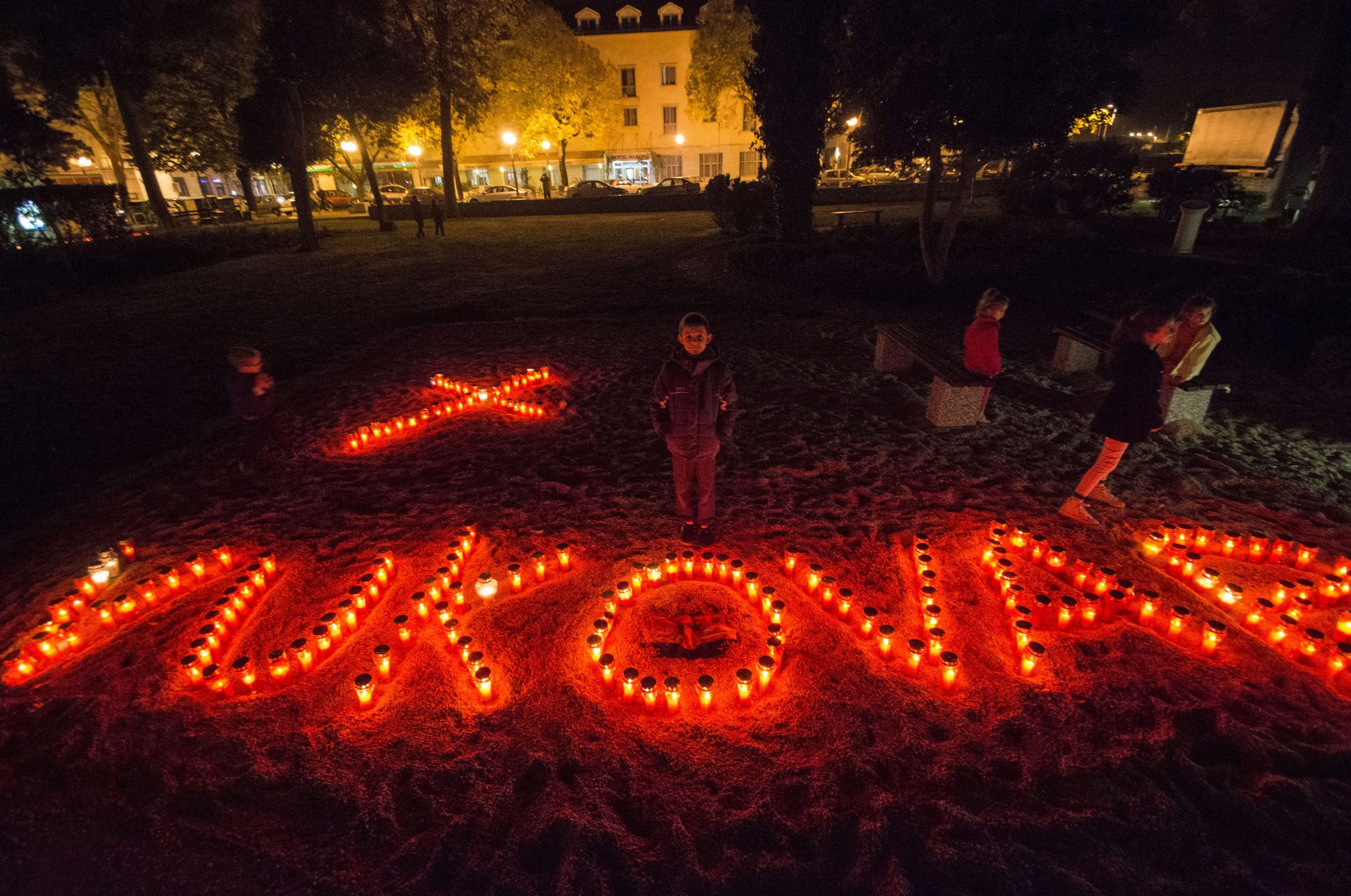 Niz Dunav pušteno šest stotina lampiona u spomen na Vukovar - Novi list