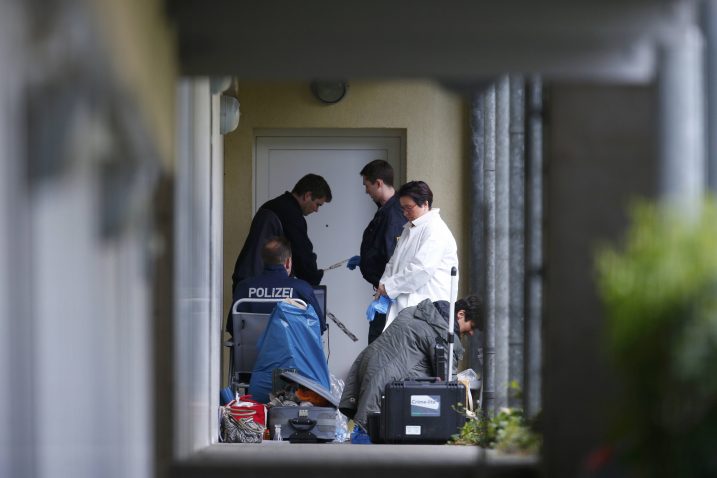 Policija pred kućom u kojoj žive islamisti / Reuters